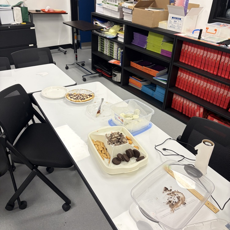 Allied Health Seniors ended the week with some sweet treats 🍫🍩🍪