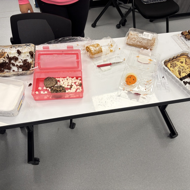 Allied Health Seniors ended the week with some sweet treats 🍫🍩🍪