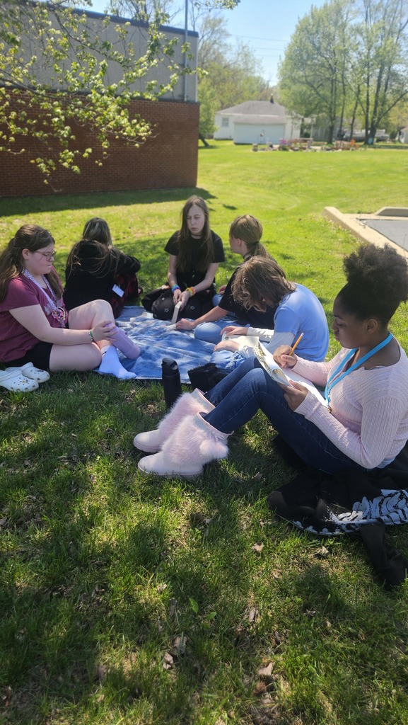 Students drawing and reading