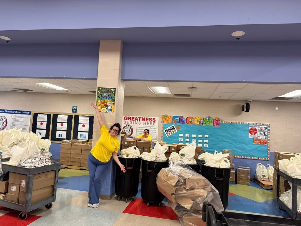 Woman Yellow shirt, boxes