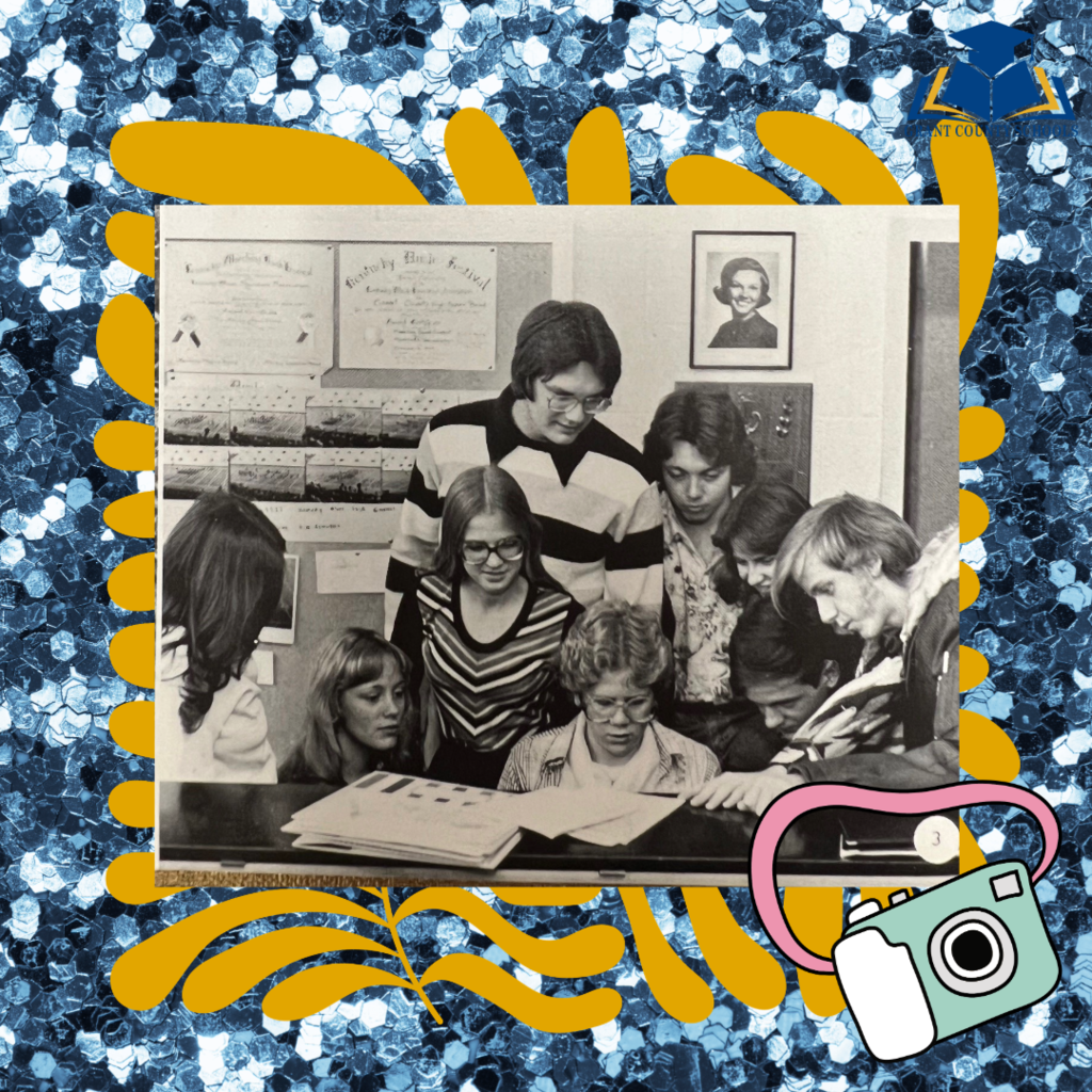 Group of students from the 70's singing.