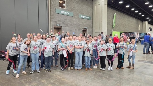 Children in grey shirts
