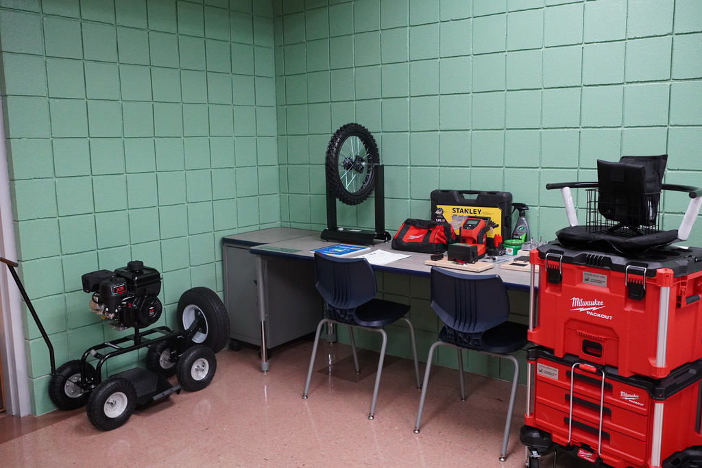 tool box, wheel, engine