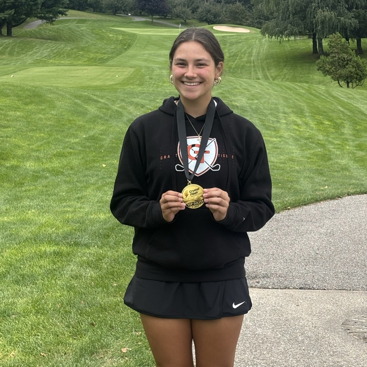 picture of Grant golfer Tyra Zerlaut posing with a medal she won