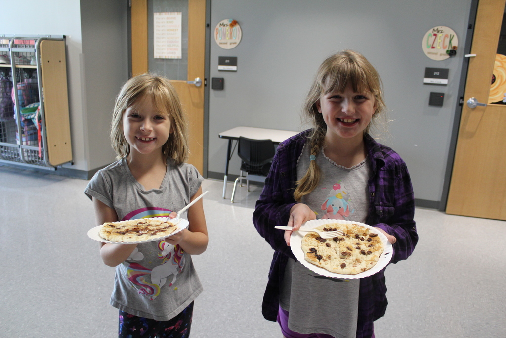 Second graders completed their Fairy Tales and Tall Tales unit and celebrated by having a “Flapjacks and Flannel” day. Students enjoyed COLOSSAL size pancakes like they read about in the story of Paul Bunyan. Although the pancakes weren't quite as big as in the story, they sure were delicious!