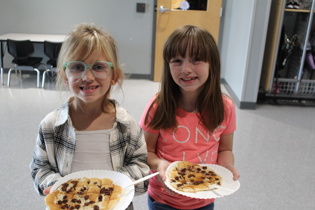 Second graders completed their Fairy Tales and Tall Tales unit and celebrated by having a “Flapjacks and Flannel” day. Students enjoyed COLOSSAL size pancakes like they read about in the story of Paul Bunyan. Although the pancakes weren't quite as big as in the story, they sure were delicious!