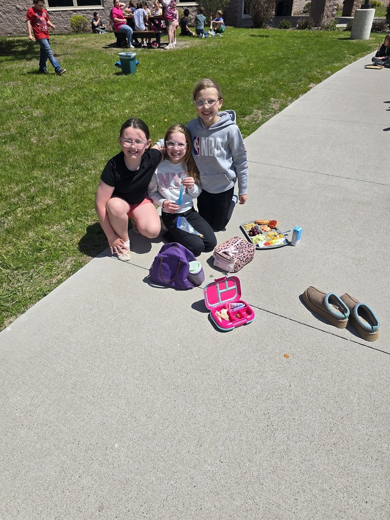 GMS students have lunch outside- photo