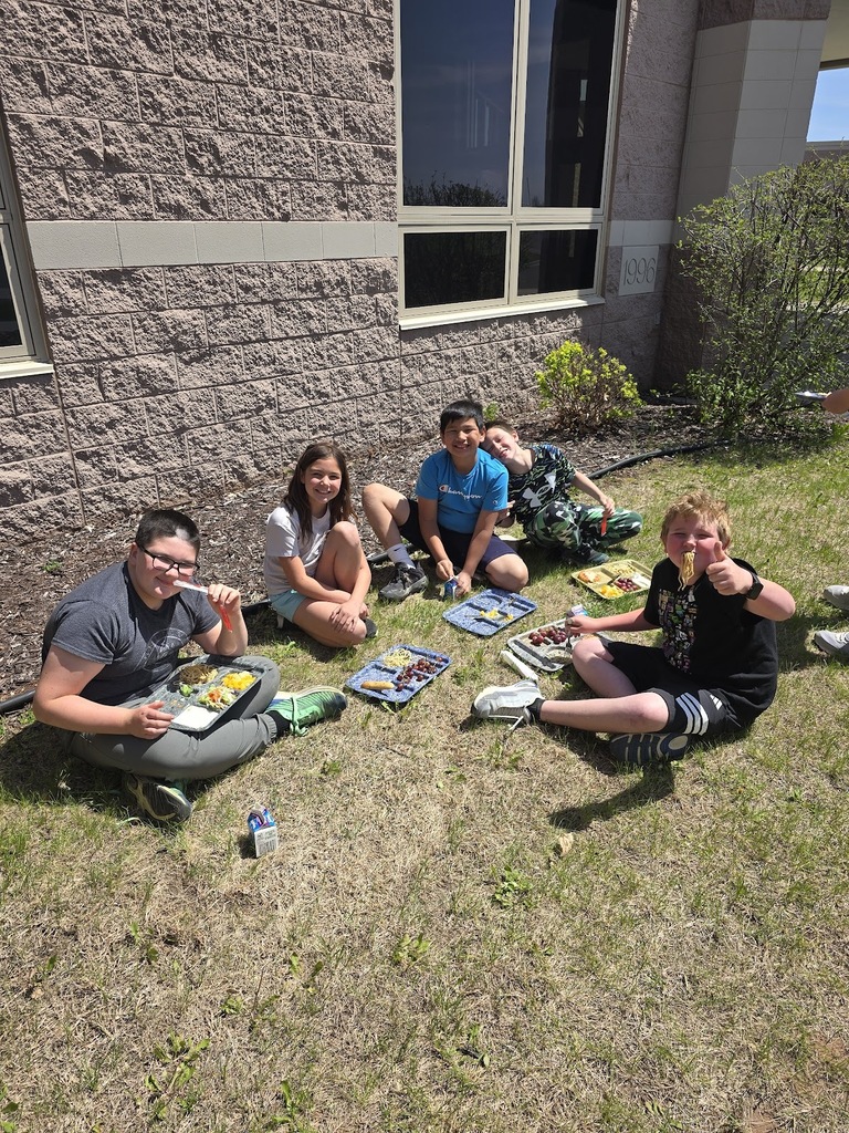 GMS students have lunch outside- photo