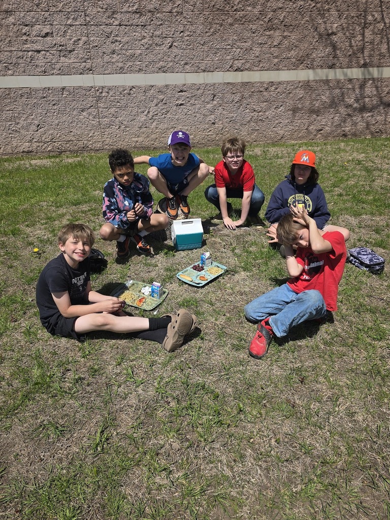 GMS students have lunch outside- photo