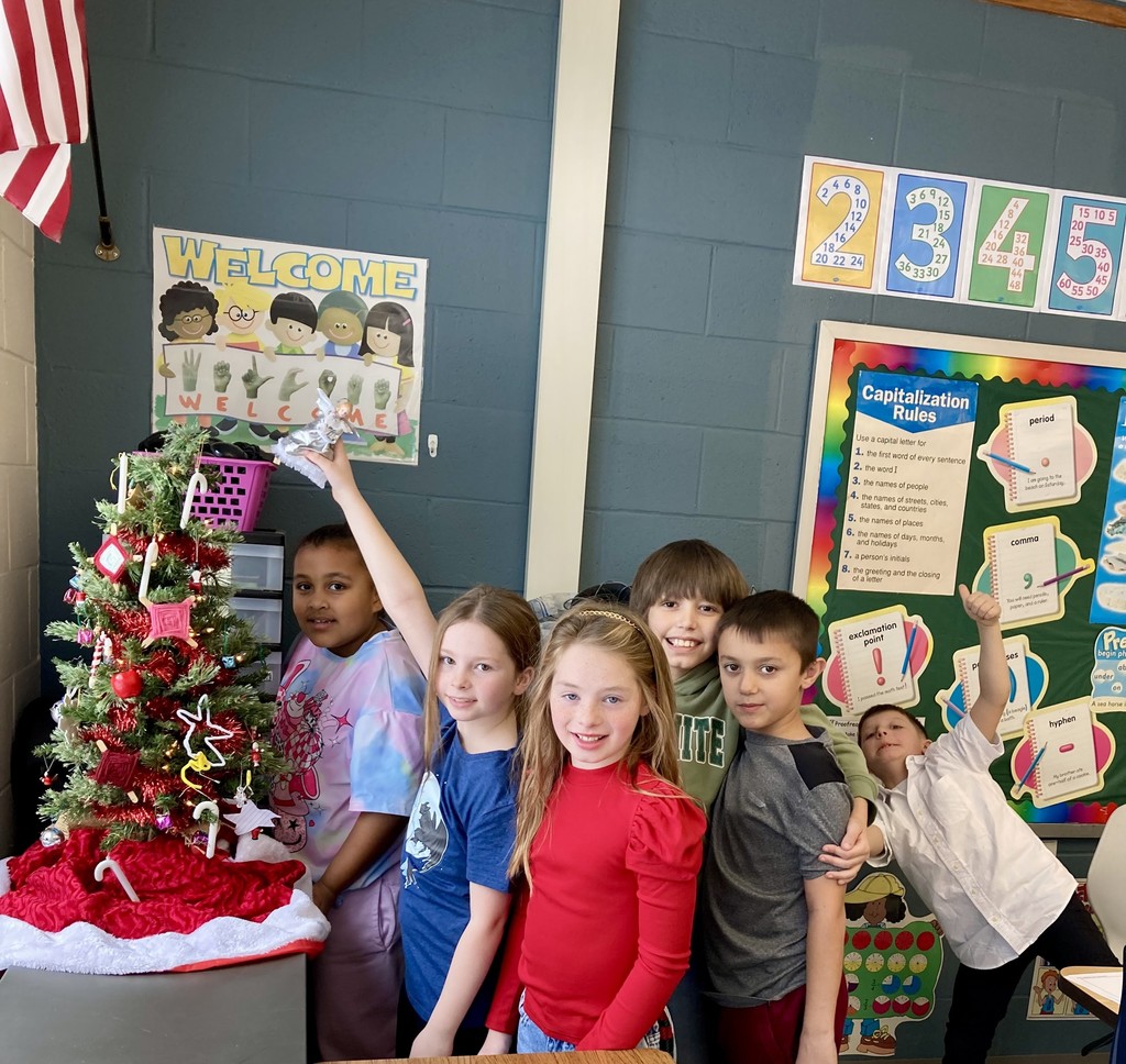 GES's Mrs. Bean's Class decorating for the holiday season