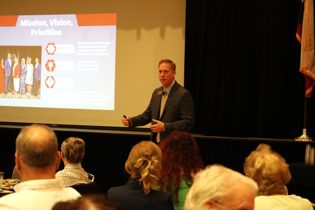 Superintendent Dr. Schnautz  speaks at the Grapevine Chamber