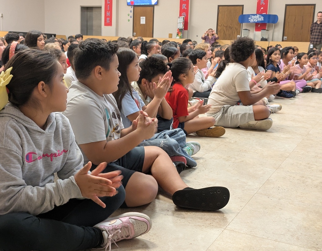 Timberline students sit in an audience with their eyes focused on a piano player.