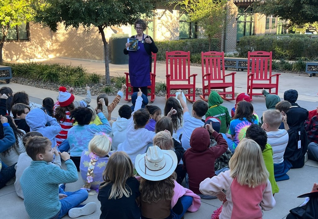 Garden Club volunteers read to third graders