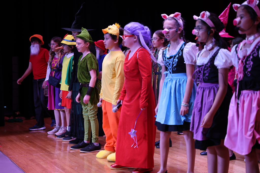 Bransford students dress rehearsal for Shrek the Musical