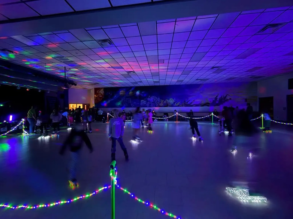 Bransford families pick up One School One Book and skate