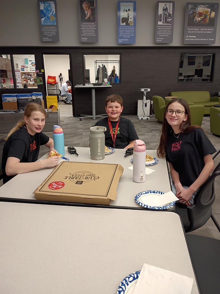 students enjoying Pizza