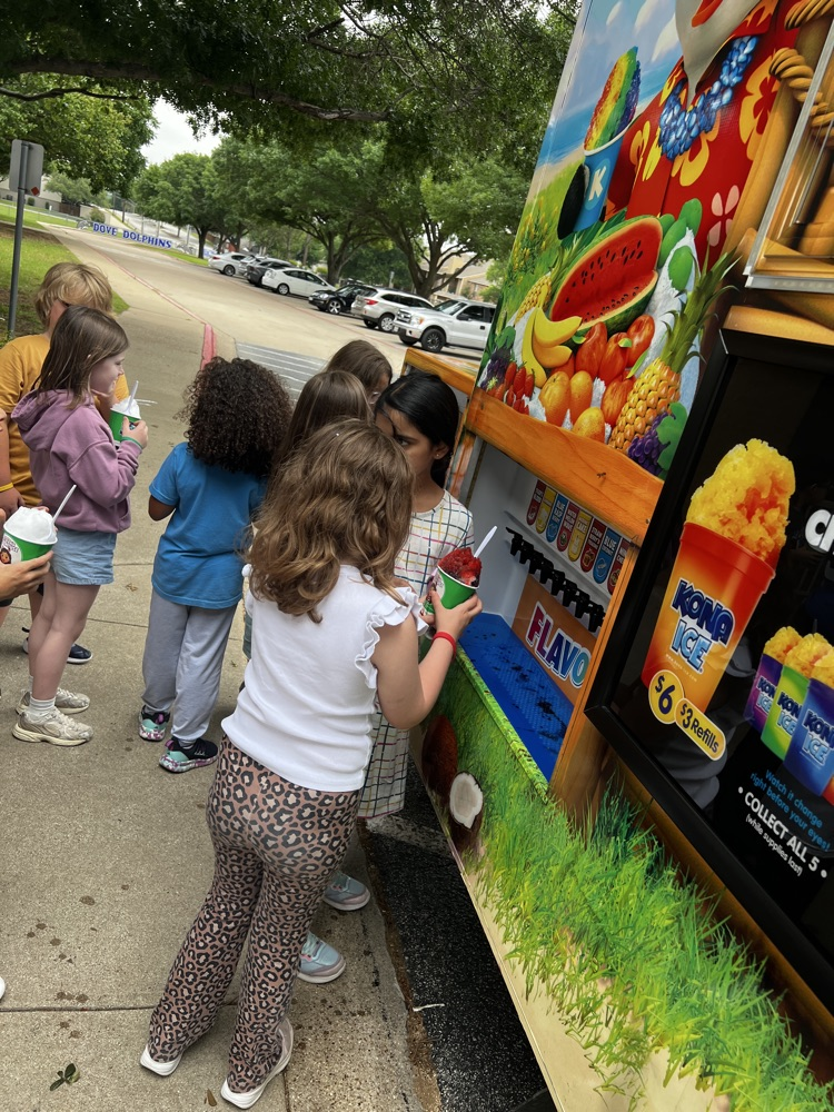 students putting syrup on snowcones