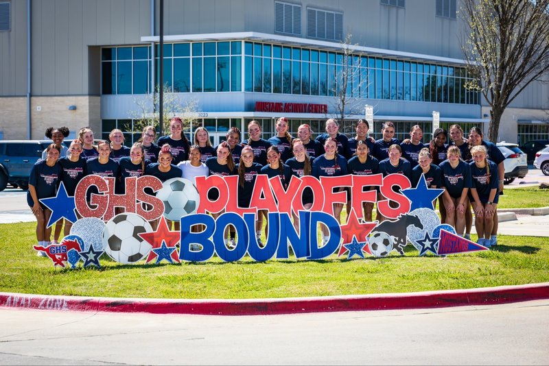 GHS Girls Team Behind Playoffs Sign
