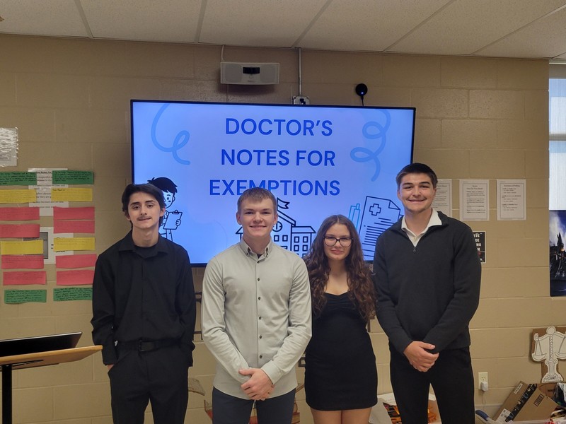 GHS Juniors Presenting Ideas