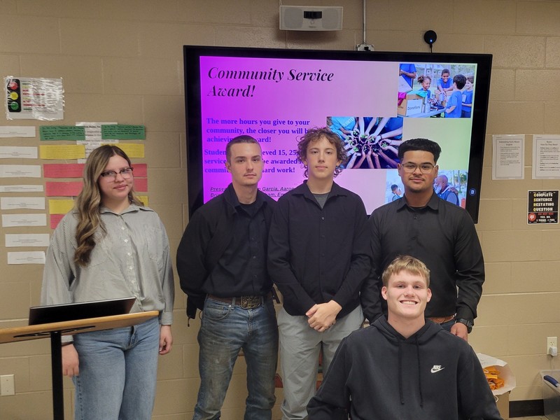 GHS Juniors Presenting Ideas