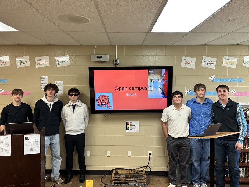 GHS Juniors Presenting Ideas