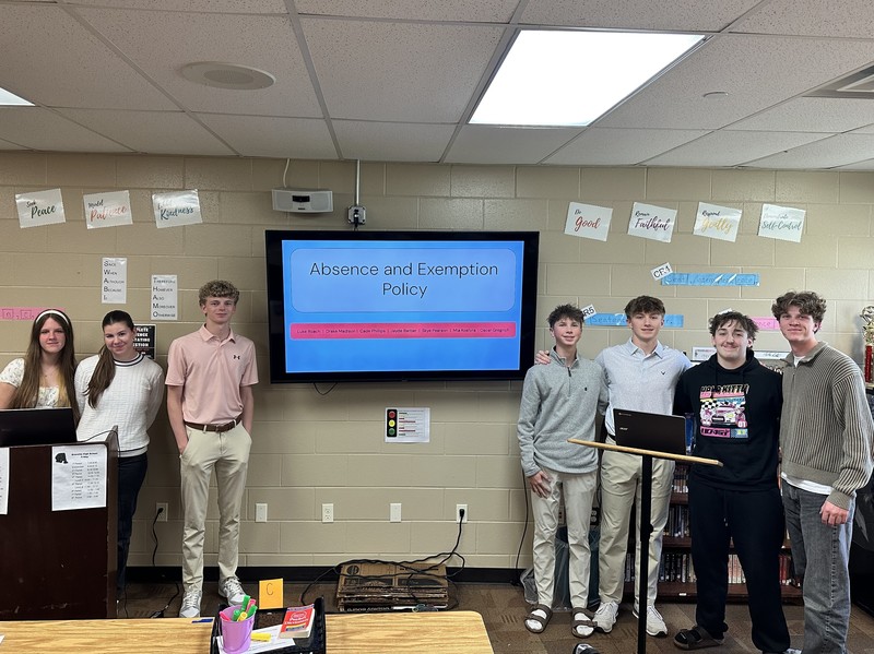 GHS Juniors Presenting Ideas