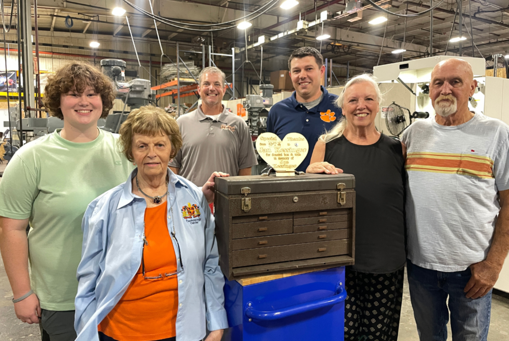 Caroline Hodges, Carolyn Thomason, Matt Hayes, Michael Critchelow, Jan Kessinger, Jimmy Soeder