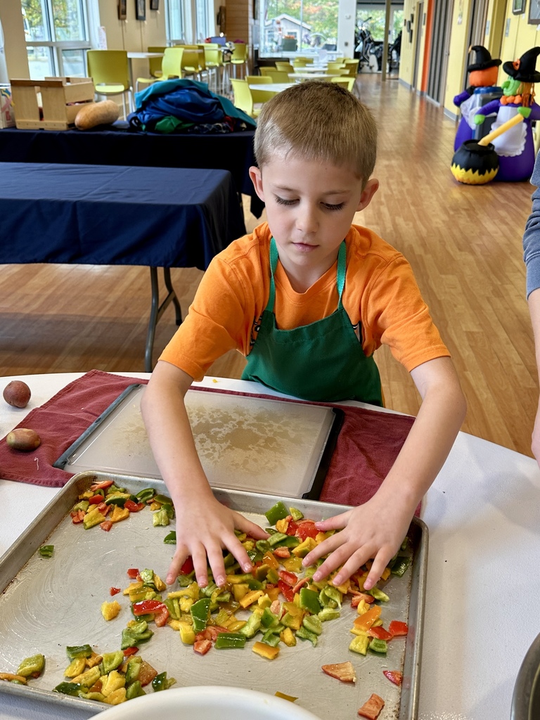 Mrs. Flewelling’s 2nd graders enjoying FARMS Kitchen at the Y!