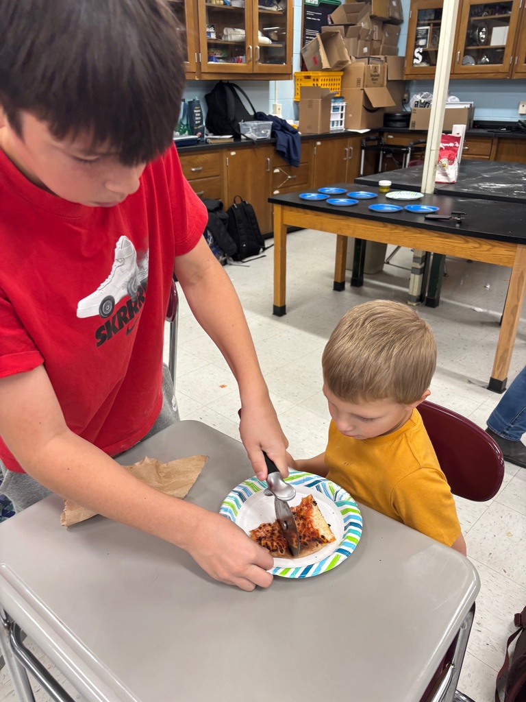 Pre-k got to try out their pizza making skills with the help of some 7th and 8th graders
