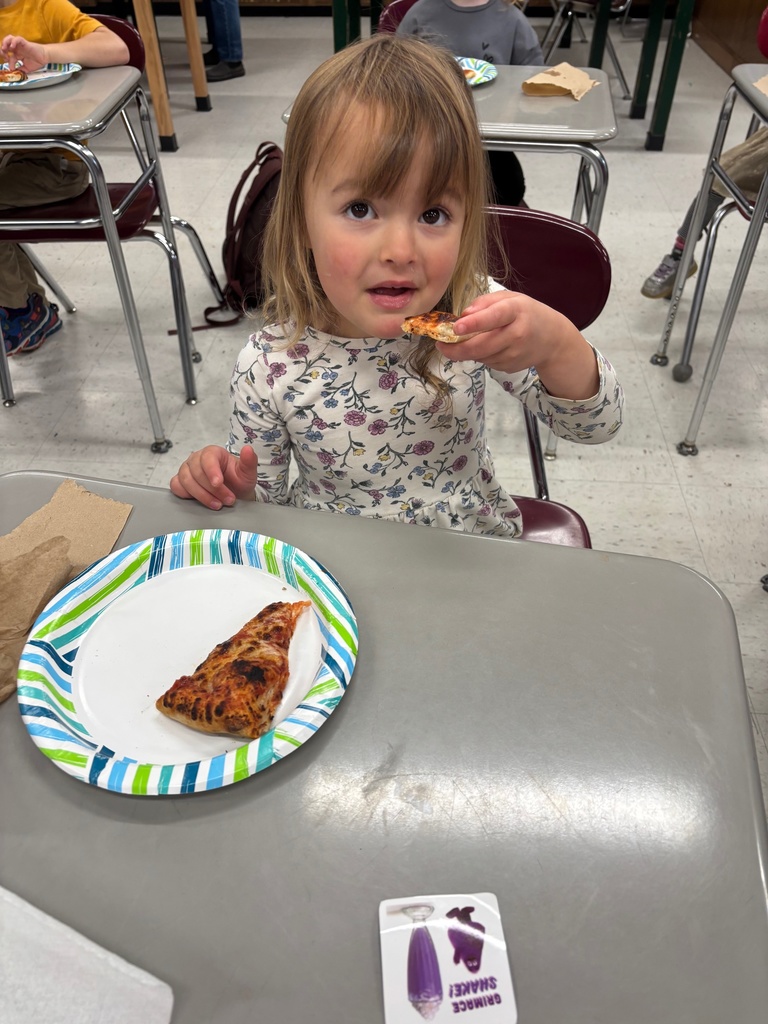 Pre-k got to try out their pizza making skills with the help of some 7th and 8th graders