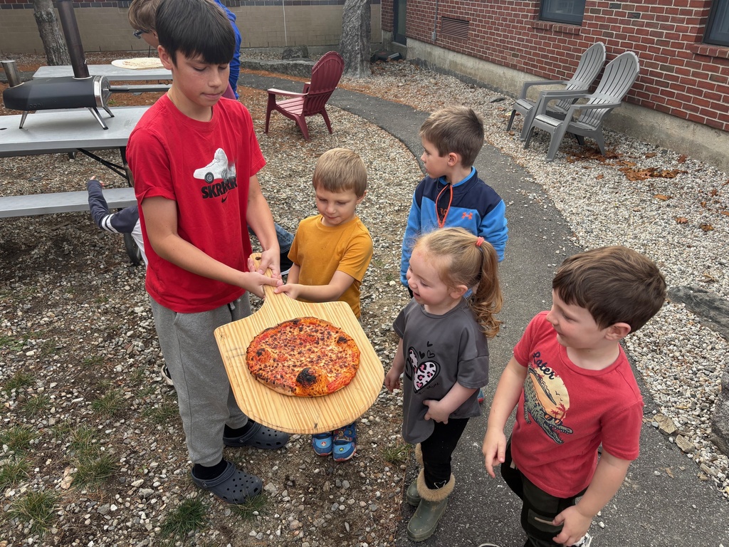 Pre-k got to try out their pizza making skills with the help of some 7th and 8th graders