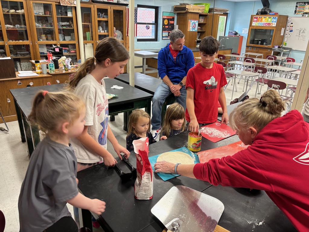 Pre-k got to try out their pizza making skills with the help of some 7th and 8th graders