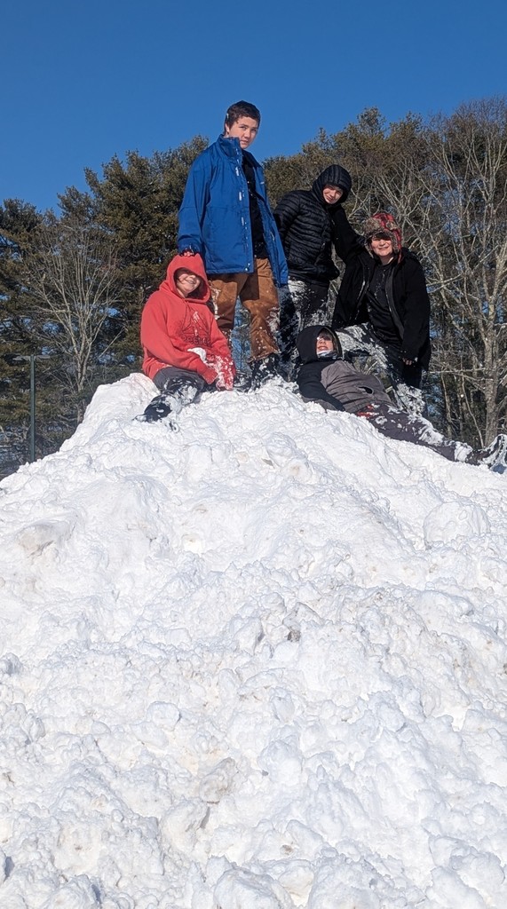 GSB students enjoying a snowy day recess!