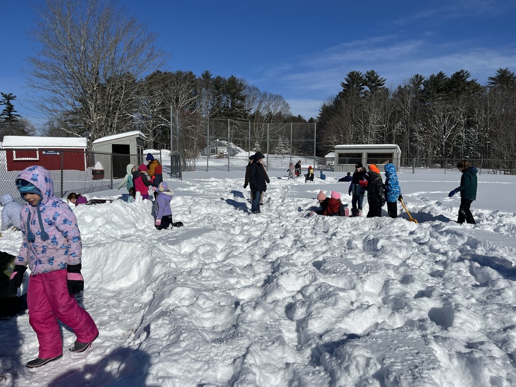 Students in fifth grade Art and Mr Roy’s fourth grade class collaborated to begin building snow structures in preparation for winter carnival.