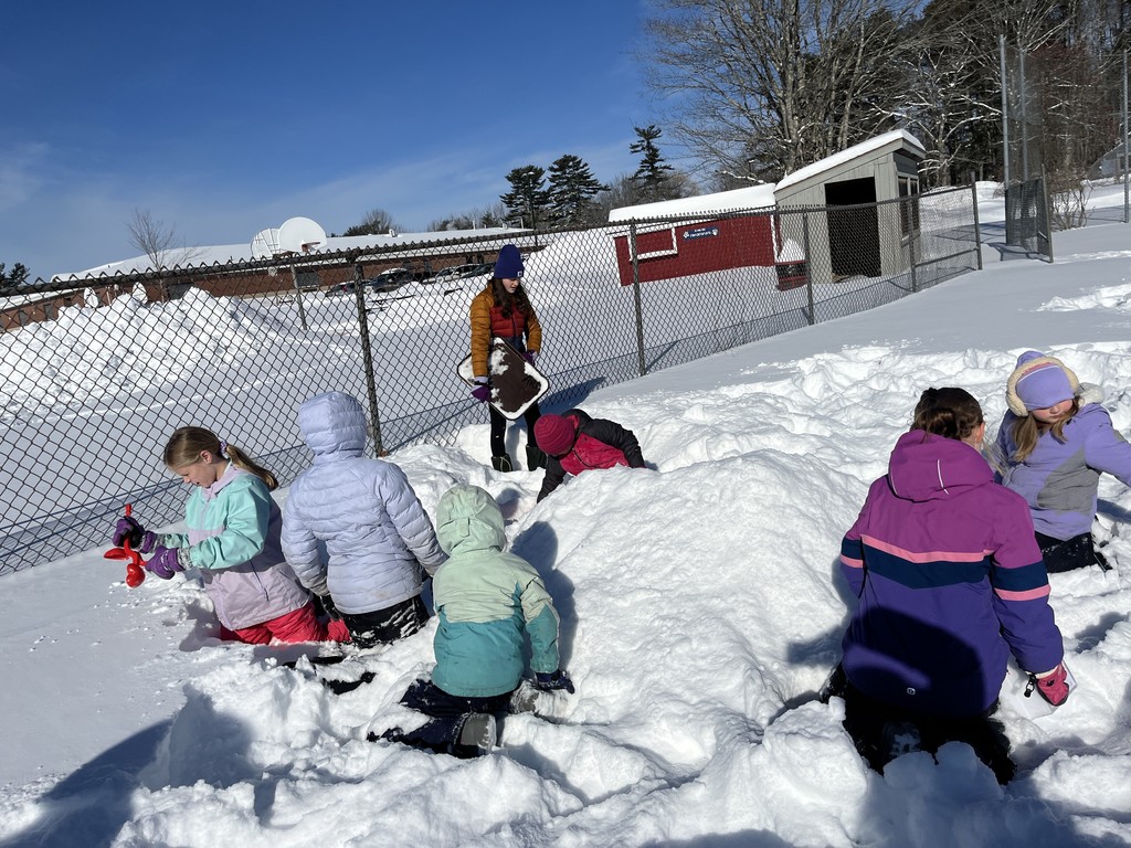 Students in fifth grade Art and Mr Roy’s fourth grade class collaborated to begin building snow structures in preparation for winter carnival.