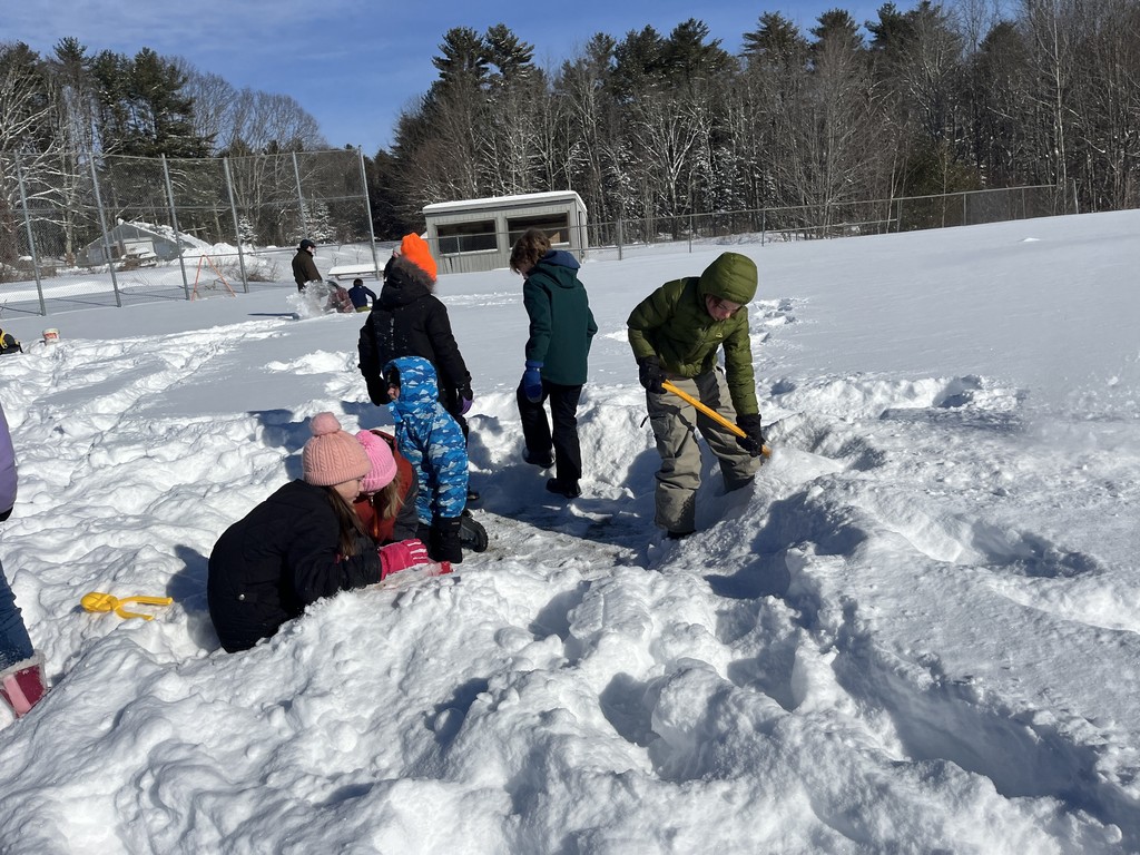 Students in fifth grade Art and Mr Roy’s fourth grade class collaborated to begin building snow structures in preparation for winter carnival.