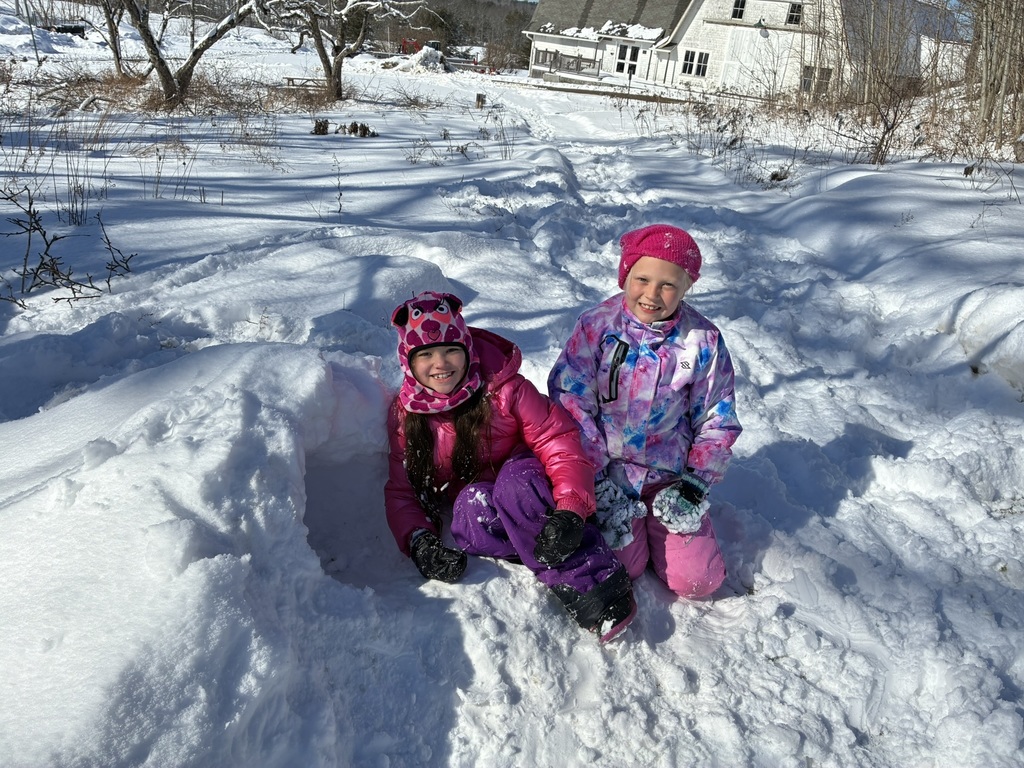 Second graders took a trip to Round Top Farm to learn about how animals prepare for winter, make snow structures, and go sledding! 