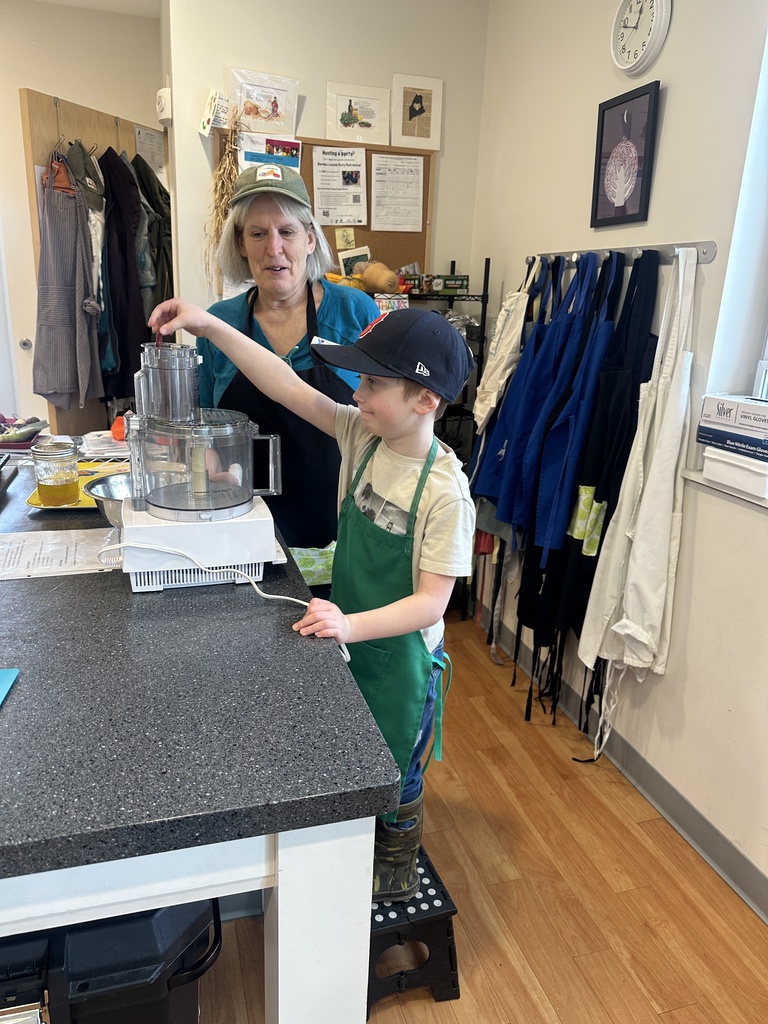 Mrs. Welch’s Class had a great time making and trying new recipes at FARMS Kitchen!