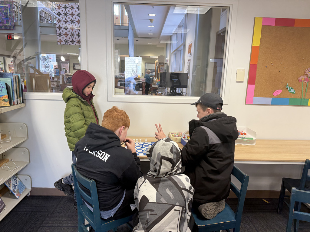 Chess has become a popular activity when GSB 5th graders visit Skidompha Library!