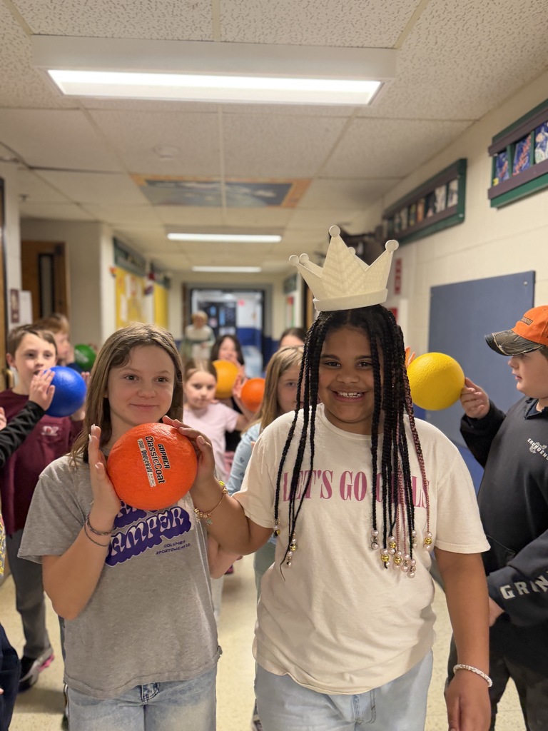 Team Work Crowns and CPR in 3rd and 4th grade PE this week!