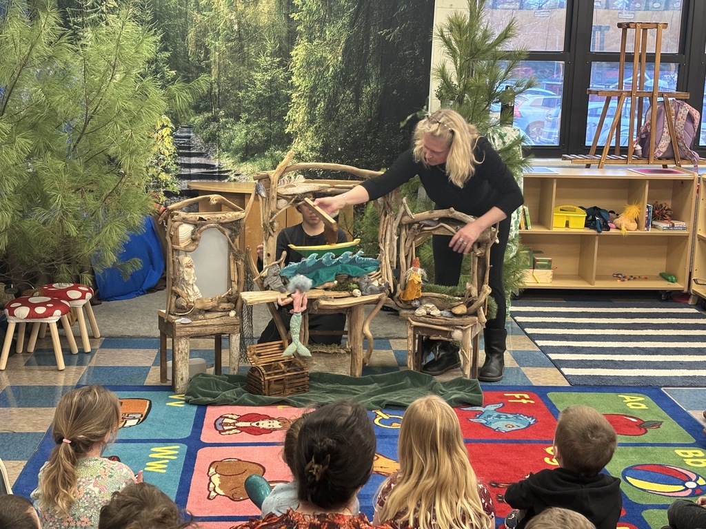Melissa Glendenning came into the pre-k along with Kaity Newel to perform a beautiful puppet show and music for our class and Coastal Kids pre-k.