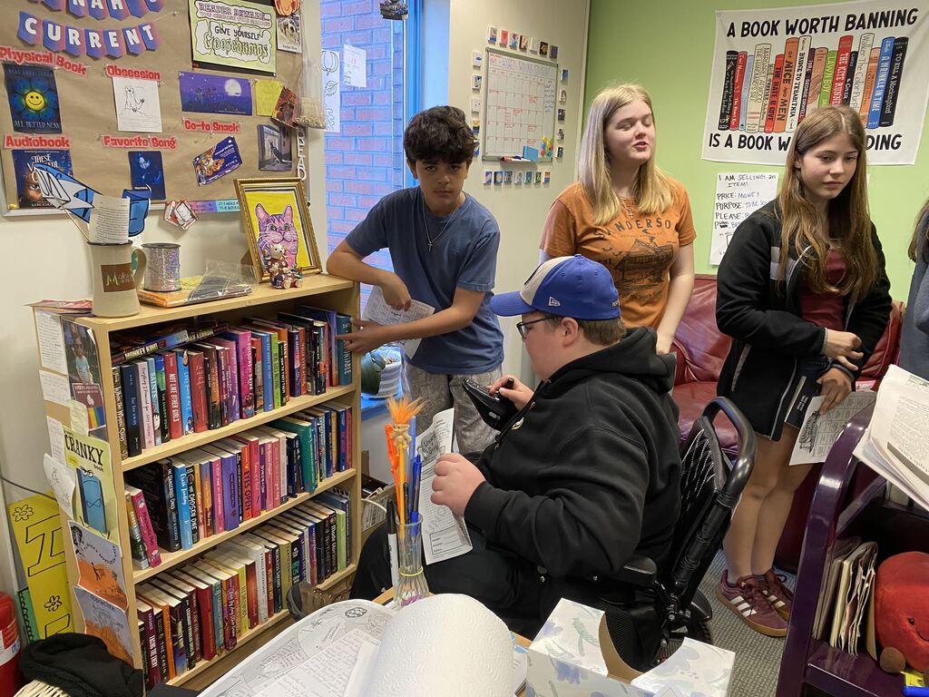 GSB 8th graders' final trip for the year to Skidompha Library!
