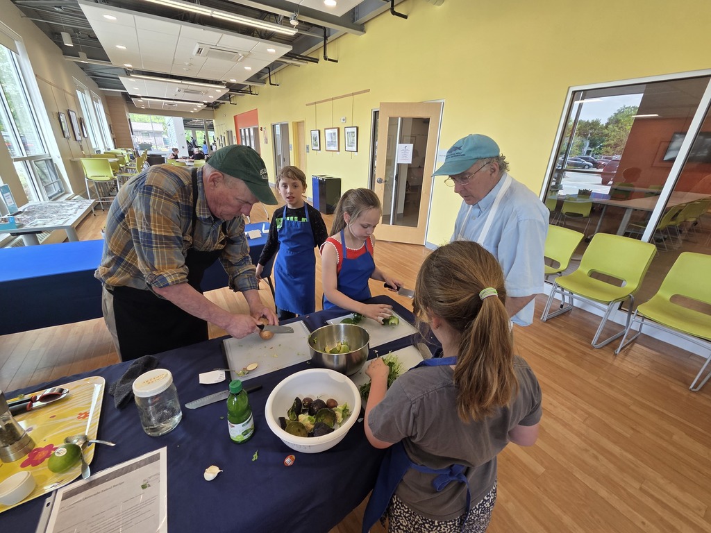 Third grade wrapped up our FARMS lessons by making appetizers for the art show. 