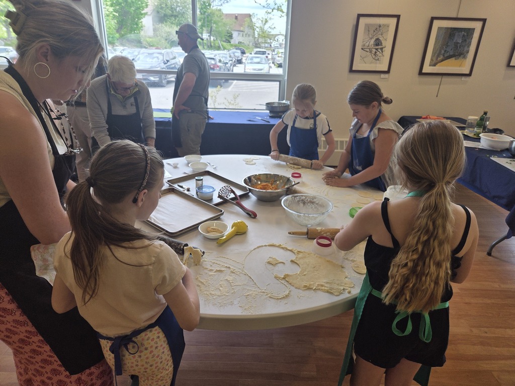 Third grade wrapped up our FARMS lessons by making appetizers for the art show. 