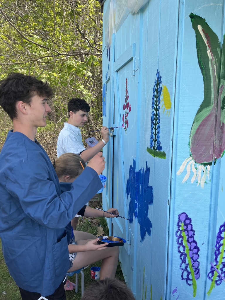 GSB 8th graders working on their class legacy mural!