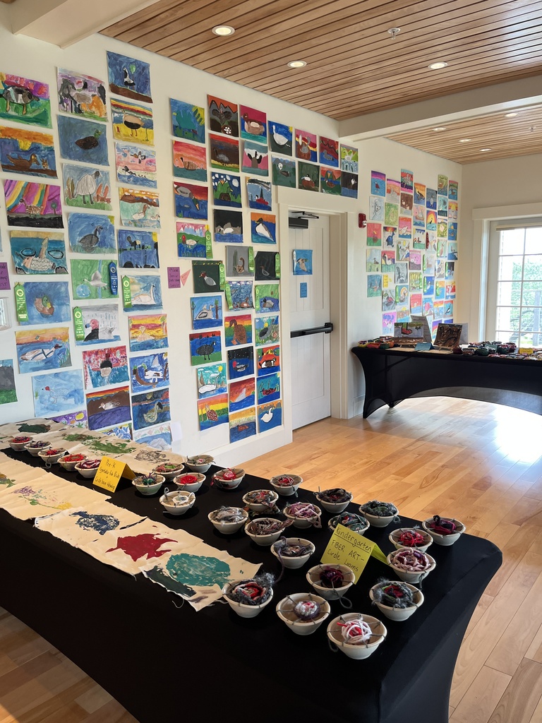 Here are images from the GSB art exhibition family opening event!
