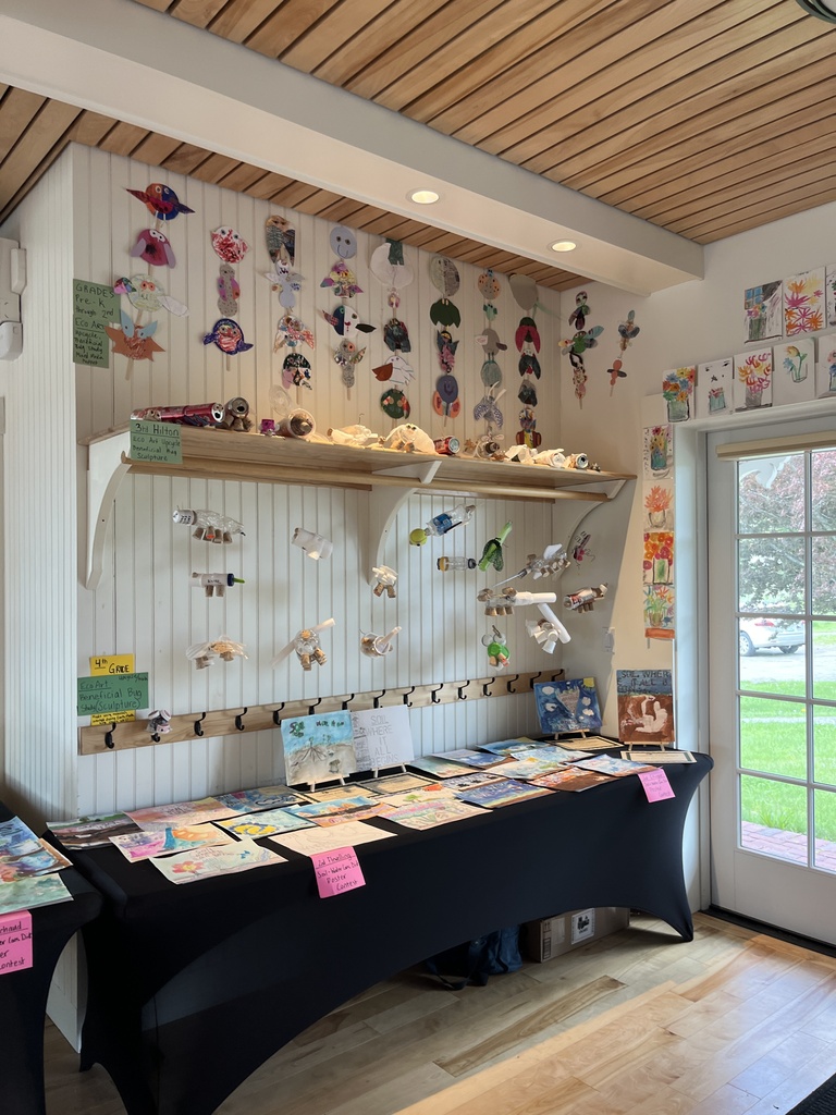 Here are images from the GSB art exhibition family opening event!