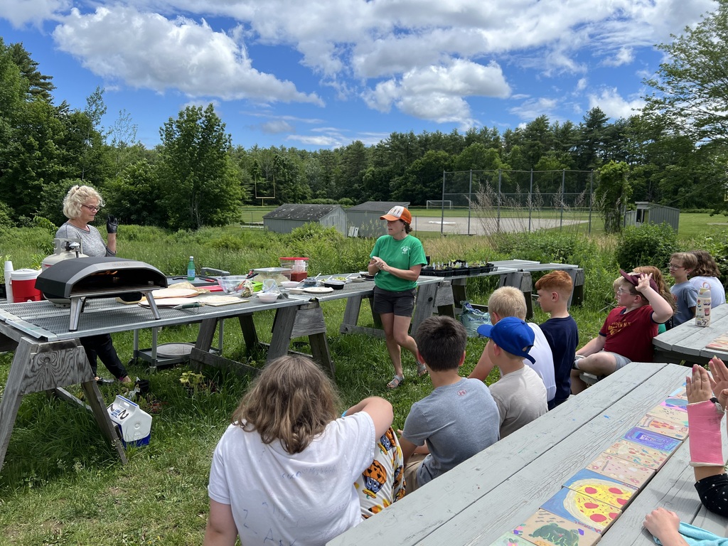 Ms Tracy's class and Mrs Hilton's class enjoy Agriculture Pizza with Ms Hedda & Ms Julie!