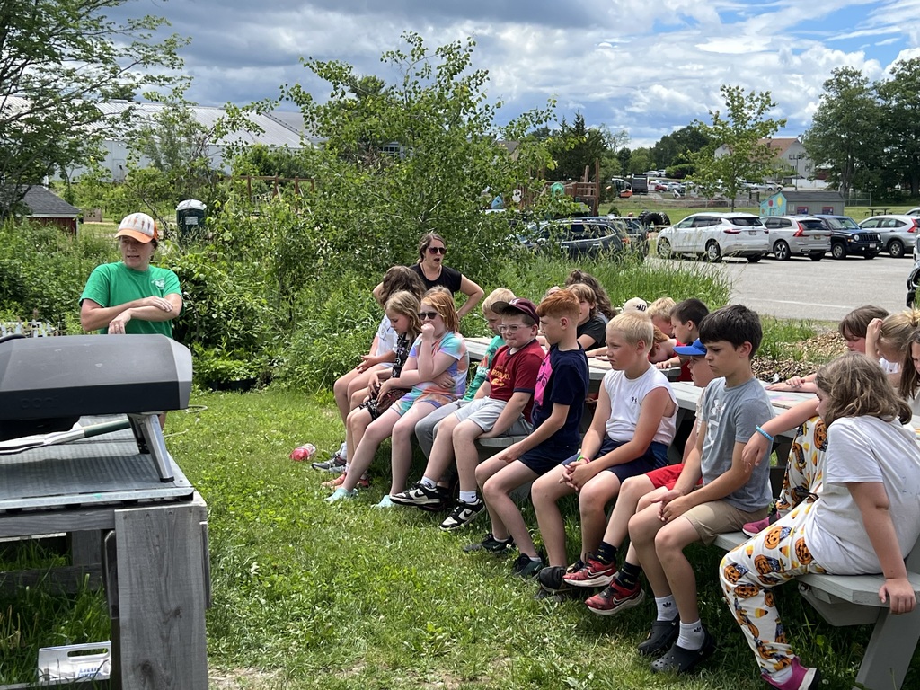 Ms Tracy's class and Mrs Hilton's class enjoy Agriculture Pizza with Ms Hedda & Ms Julie!