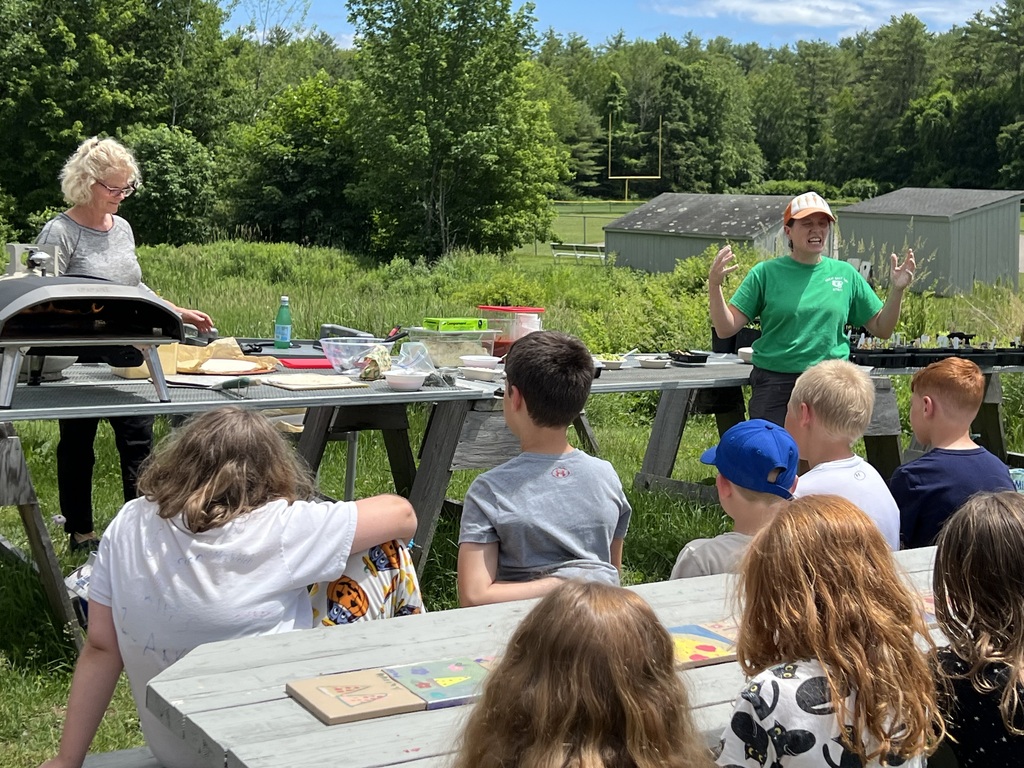 Ms Tracy's class and Mrs Hilton's class enjoy Agriculture Pizza with Ms Hedda & Ms Julie!